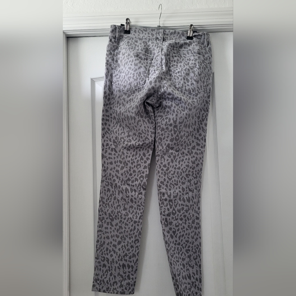 Queen Collection Gray Leopard Women's Jean Jeggings Skinny Pants